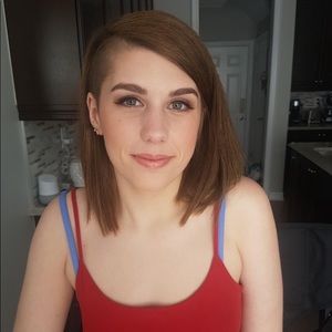 Meet your Posher, Emilia